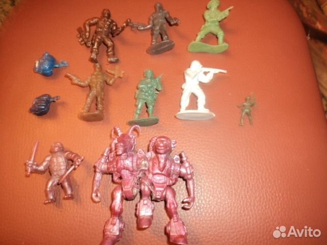 Фигурки пласмассовые