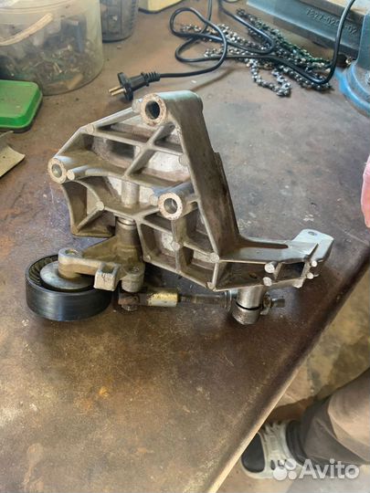 Натяжитель ремня генератора granta