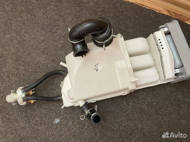 Лоток для порошка и водяные клапаны