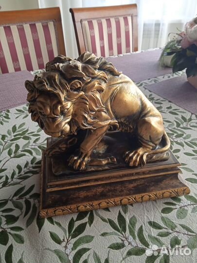 Статуэтки шкатулка