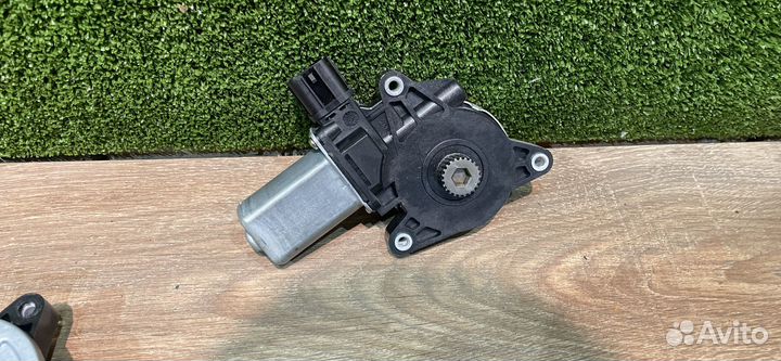 Моторчик люка Tesla Model S рест. 2017