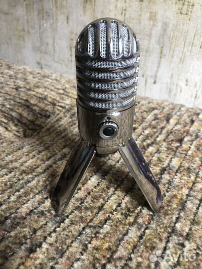 Студийный микрофон