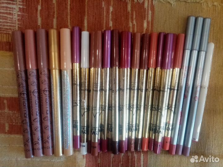 Помада, блеск для губ, подводка для губ