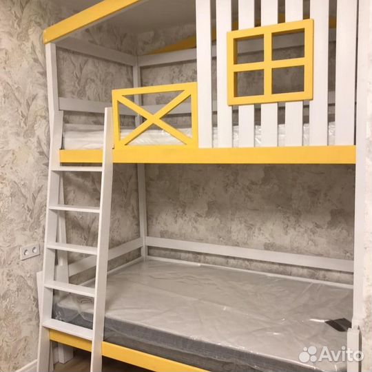 Детская кроватка домик