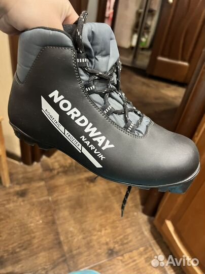 Лыжные ботинки