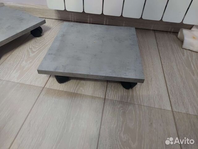 Подставка для цветов на колёсиках