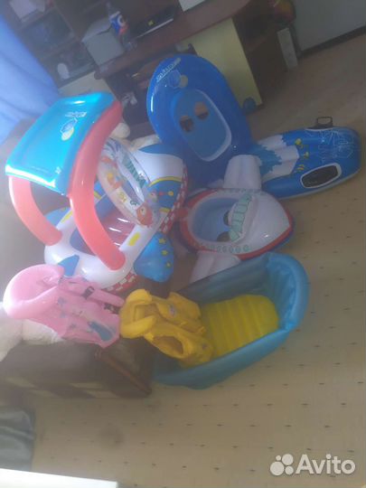 Надувные круги для плавания