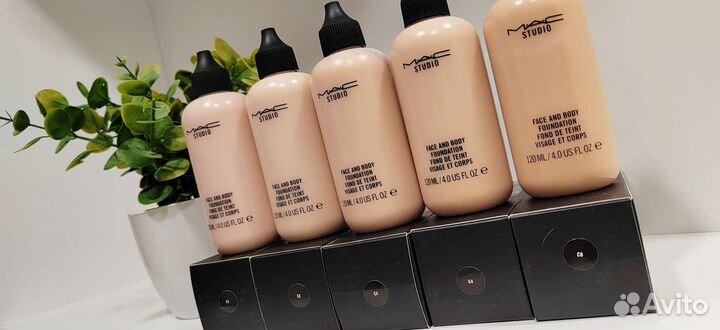 Тональный крем MAC Studio Face And Body