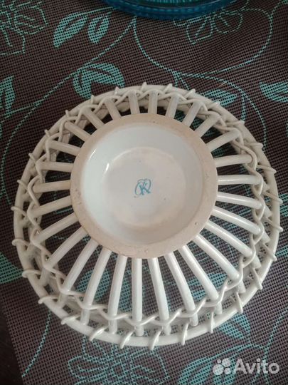 Вазы, фарфор, хрусталь, молочное стекло