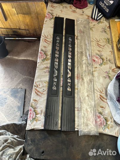 Пластиковые накладки на пороги Нива