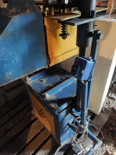 Станок вибропресс для про-ва шлакоблоков и тротуар