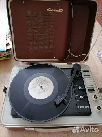 Проигрыватель пластинок Юность 301