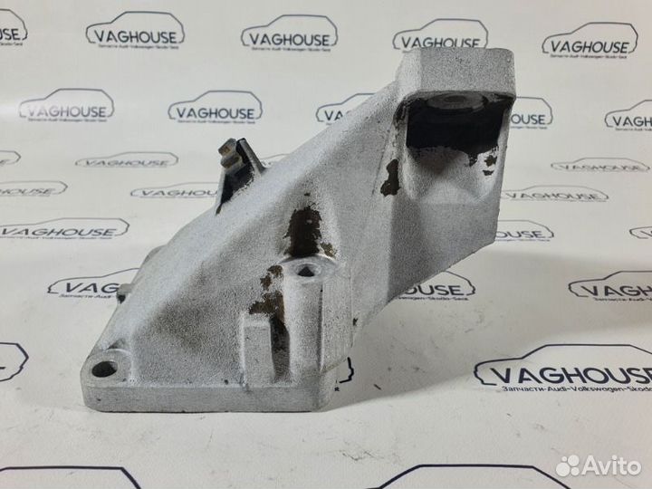 Кронштейн двигателя левый Audi A6 C5 4B 2.5 2001