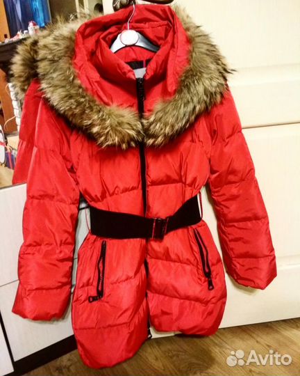 Пуховик Moncler с опушкой из енота (красный)