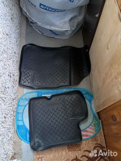 Автомобильные коврики резиновые