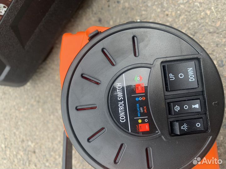 Набор автомобилиста 3 в 1 домкрат компрессор гайко