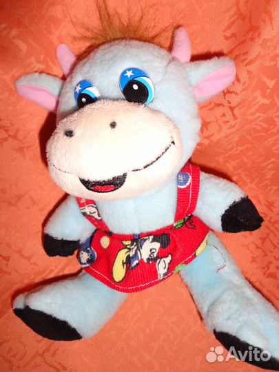 Корова в сарафане читает стих.Доставка беспл