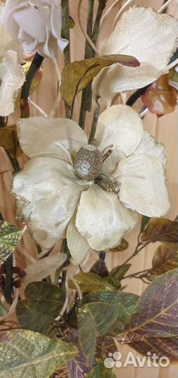 Ваза с цветами интеръерная