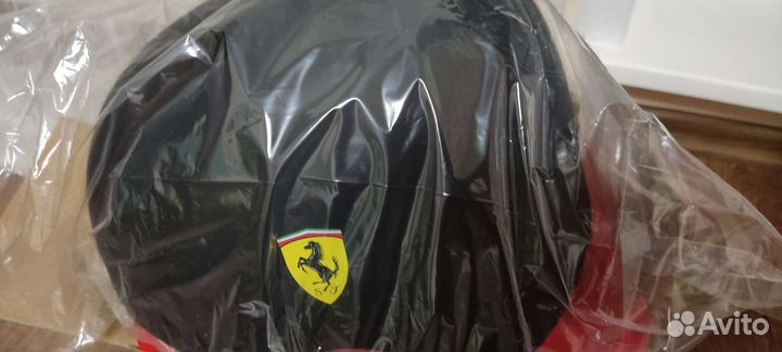 Защитный шлем Ferrari