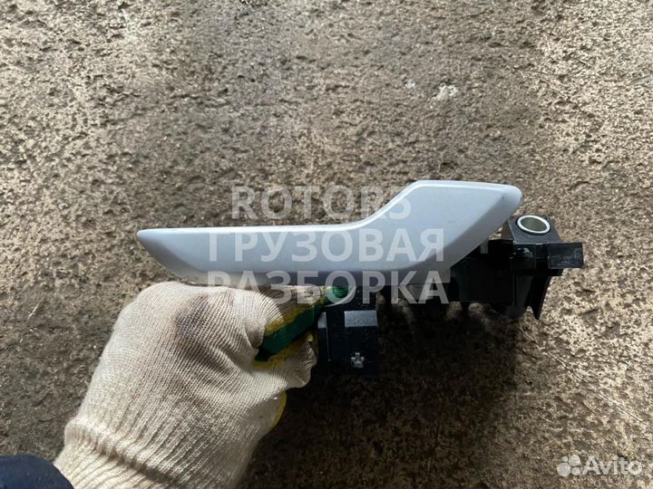 Ручка внутренняя двери правой Volvo FH 4 2015