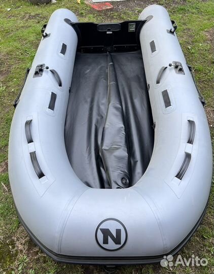 Надувная лодка с мотором
