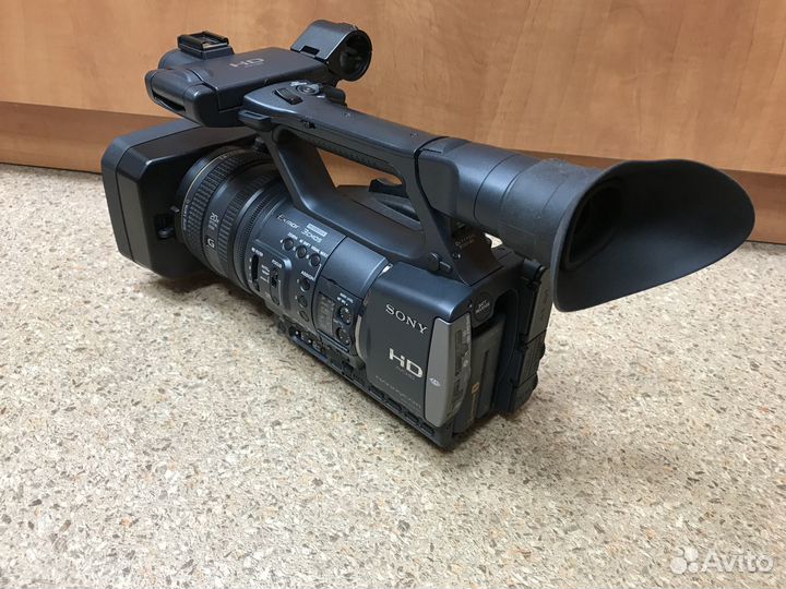 Видеокамера sony HDR-AX2000E
