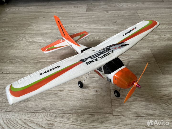 Радиоуправляемый самолет