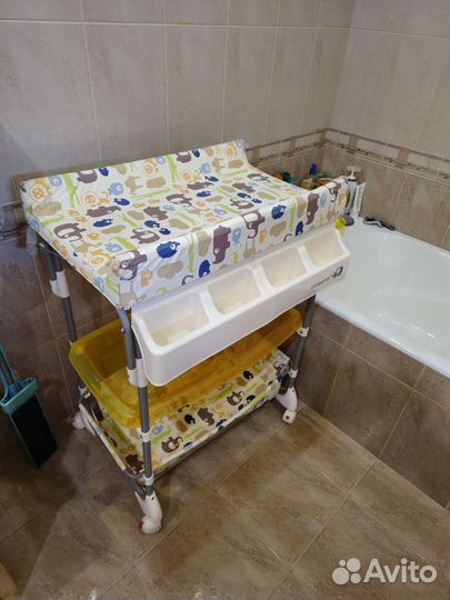 Пеленальный столик с ванночкой