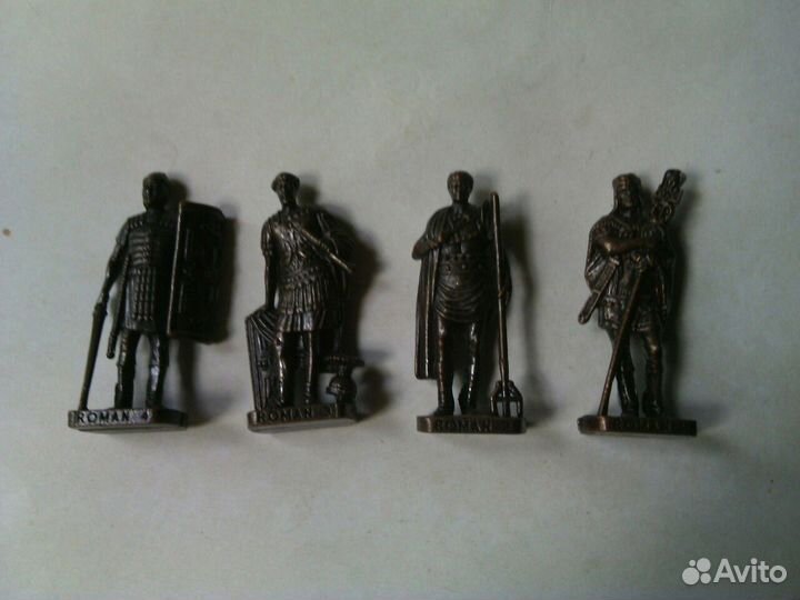 Игрушки из киндера Ландрин солдатики