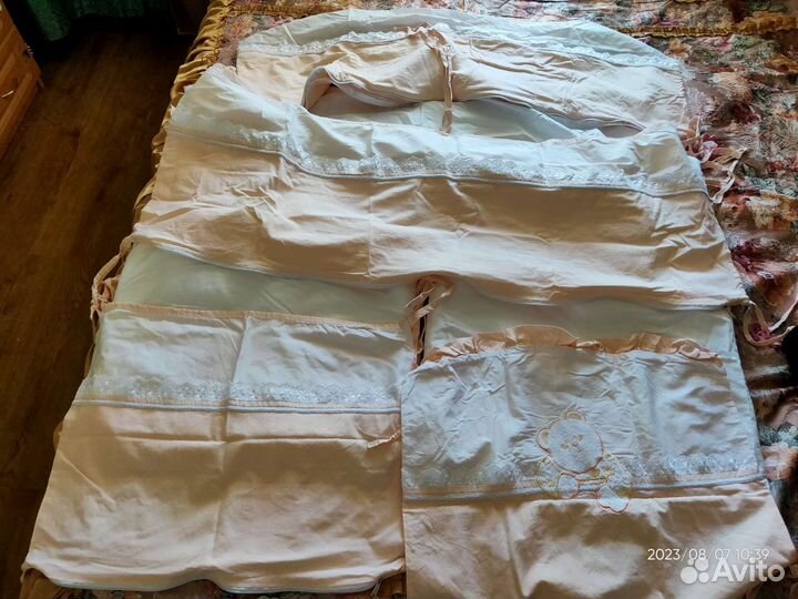 Бортики в детскую кроватку с комплектом постельно