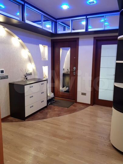 2-к. квартира, 68 м², 8/8 эт.