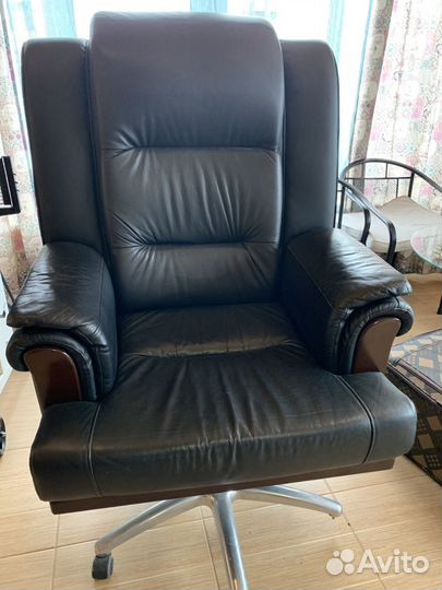 Офисное кресло 