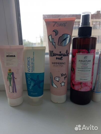 Косметика и аксессуары пакетом