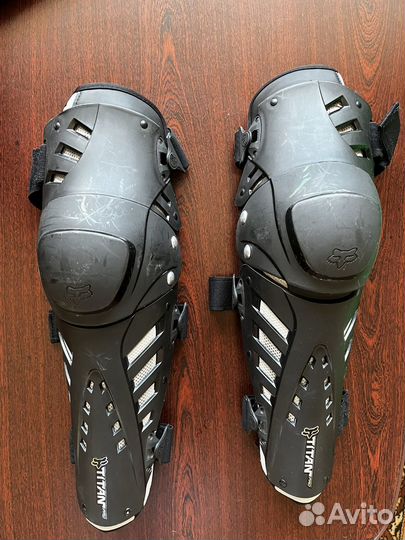 Наколенники Fox Titan Pro