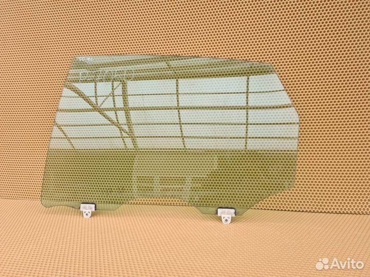 Стекло двери заднее левое Infiniti M35 Y50