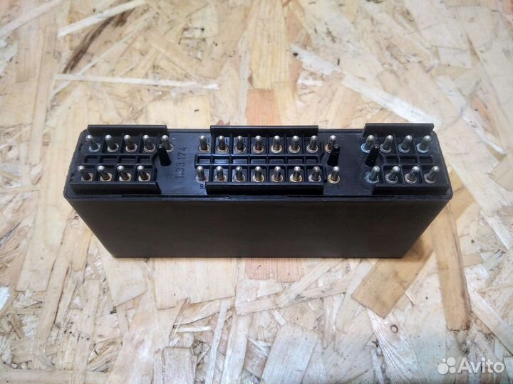 Реле света фар W124