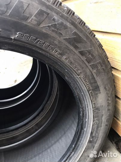 Bridgestone Blizzak Spike-01 235/55 R17 103T