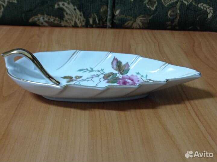 Блюдо фарфоровое розы