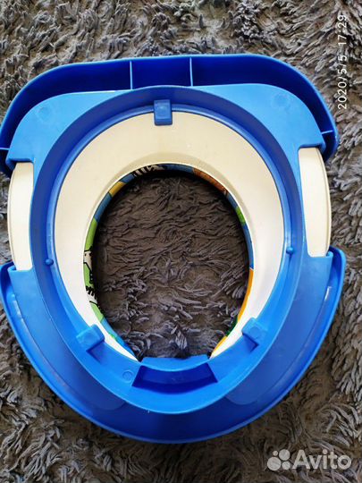 Детское сиденье на унитаз