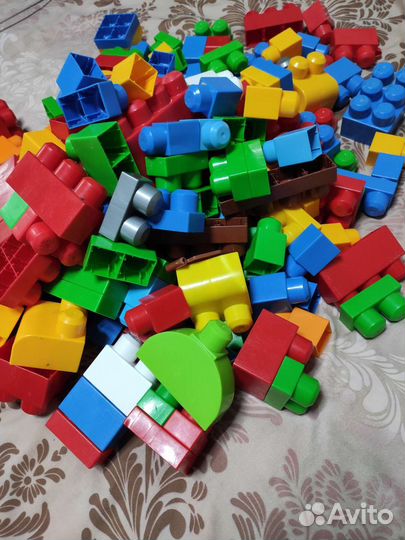 Конструктор mega bloks с фигурками