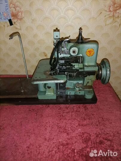 Швейная машина и оверлок 51А