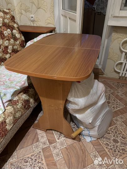 Кухонный стол