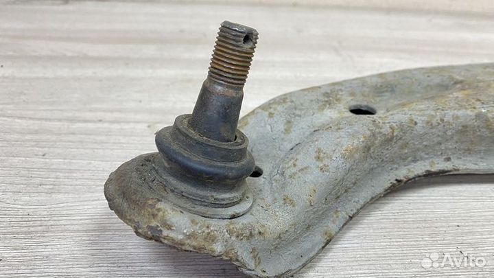 Рычаг передний левый Nissan Bluebird Sylphy