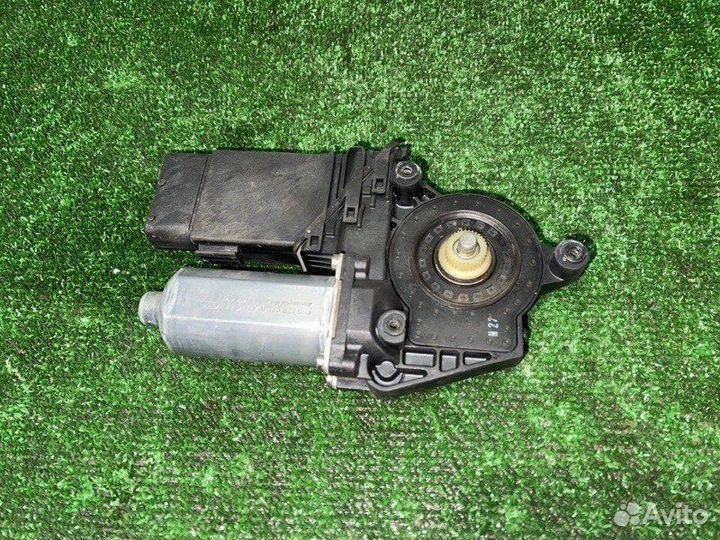 Моторчик стеклоподъемника передний левый Vw Passat