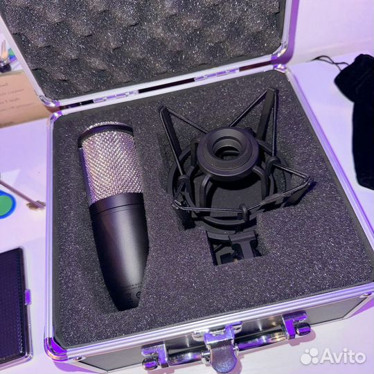 Микрофон Akg p220