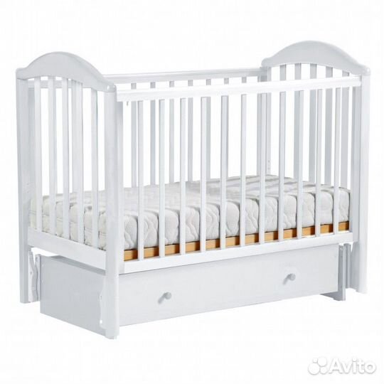 Детская кроватка с маятником и ящиком