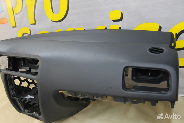 Торпедо Volkswagen Jetta панель приборов