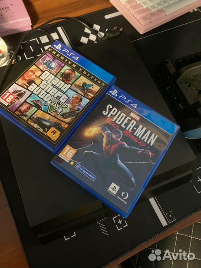 Продам playstation 4 с док станцией