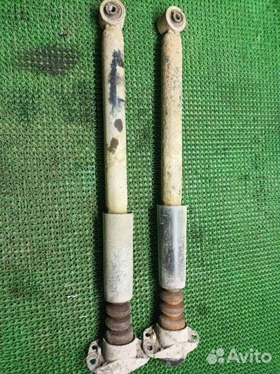 Стойка амортизатора задняя Skoda Fabia 5J 2010