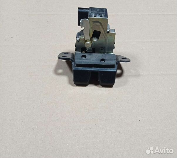 Замок крышки багажника KIA Venga